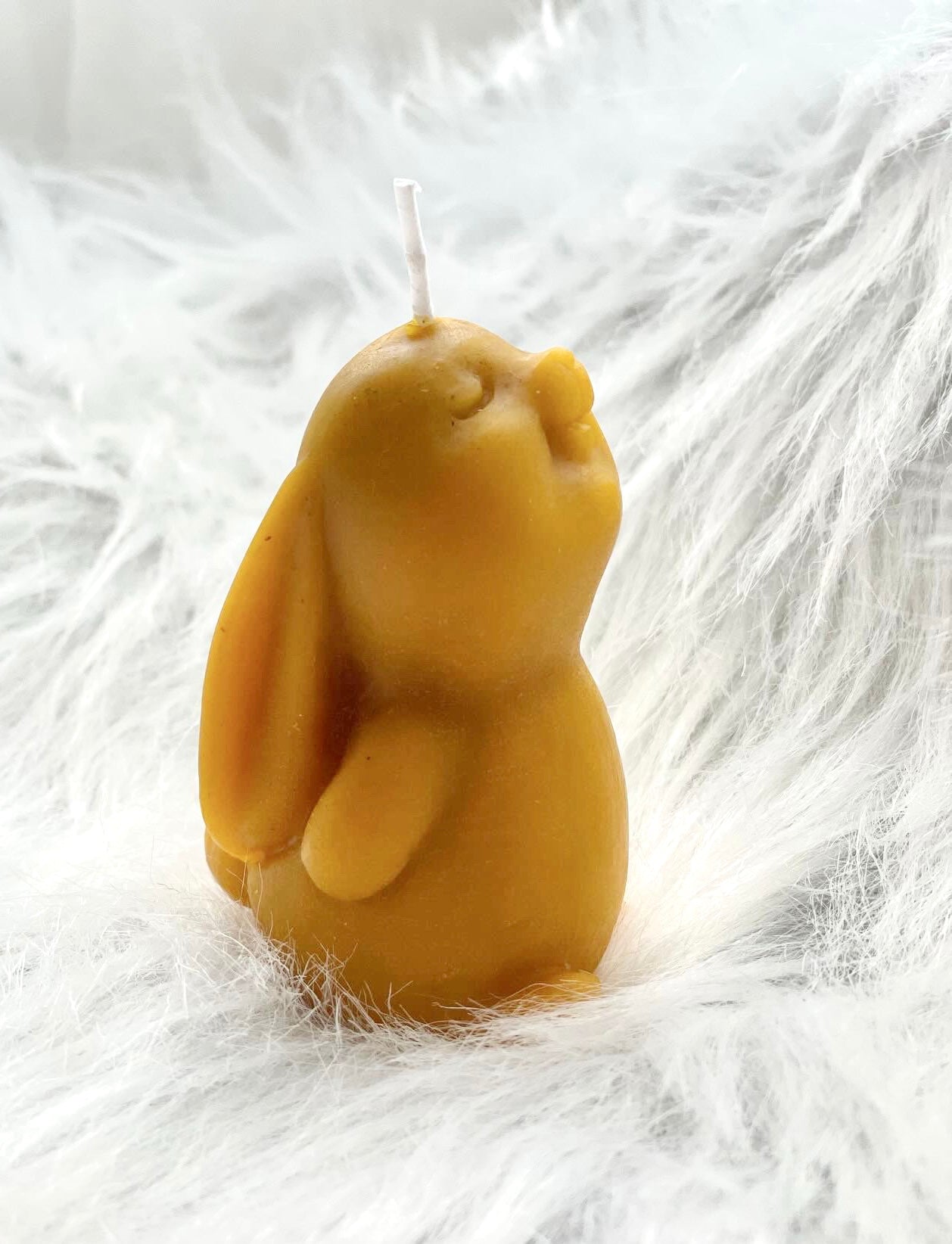 Bunny shaped natural beeswax candle - made in Quebec