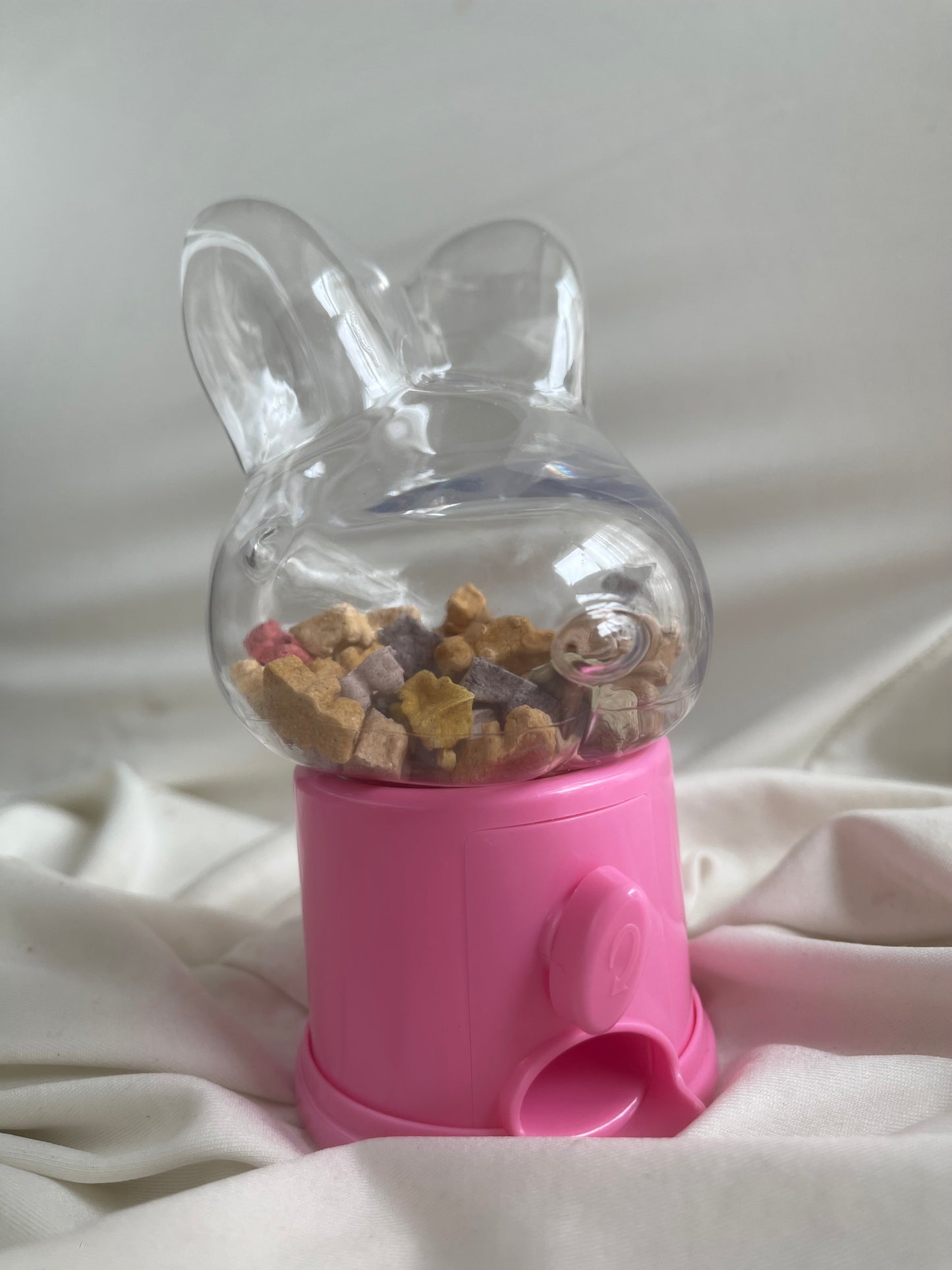 Treat dispenser + 50 multi-flavored gummies