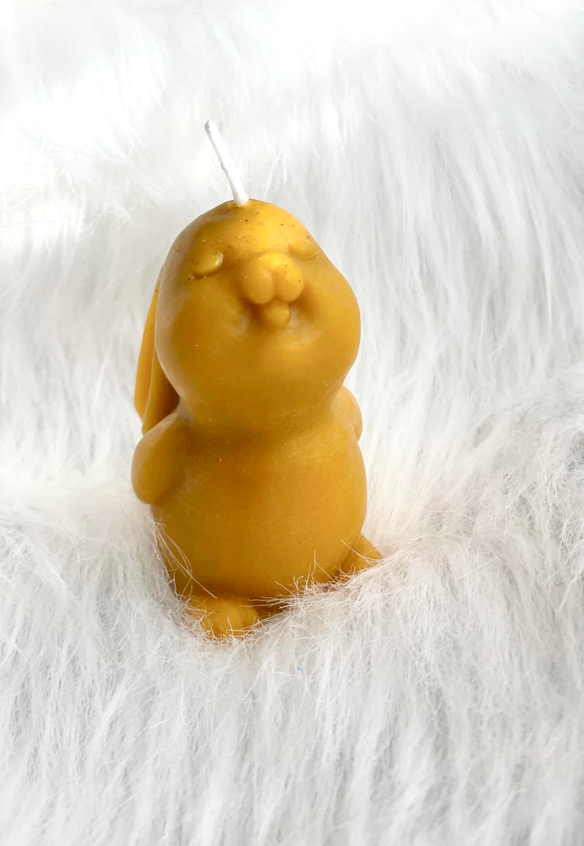 Bunny shaped natural beeswax candle - made in Quebec