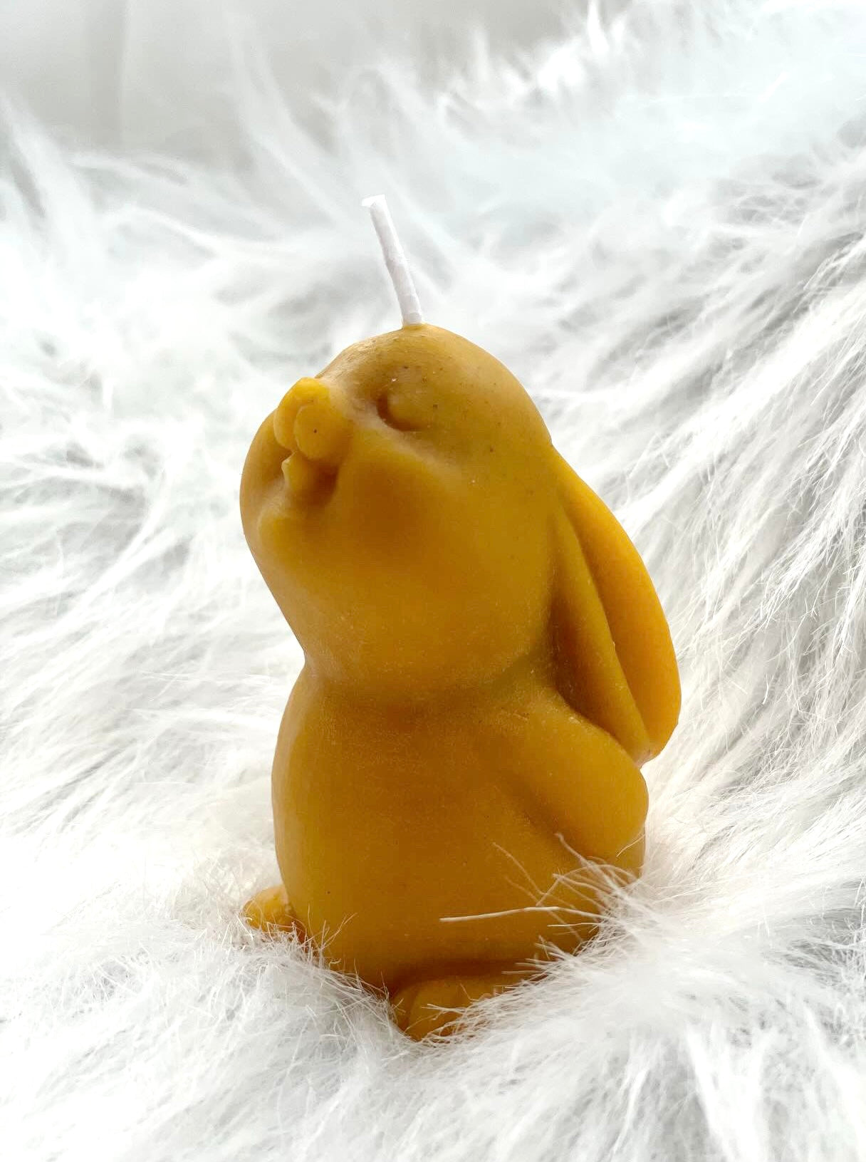 Bunny shaped natural beeswax candle - made in Quebec