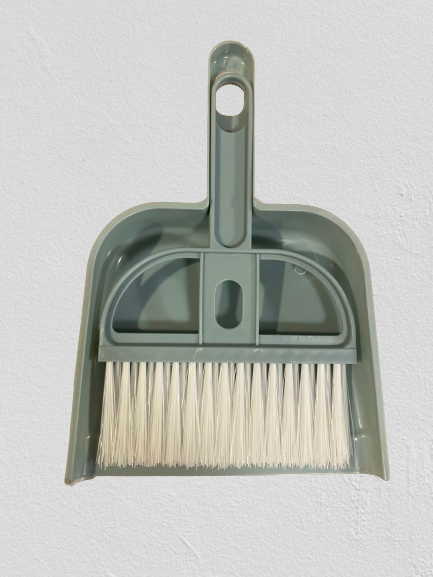 Balai et porte-poussière turquoise pour lapin