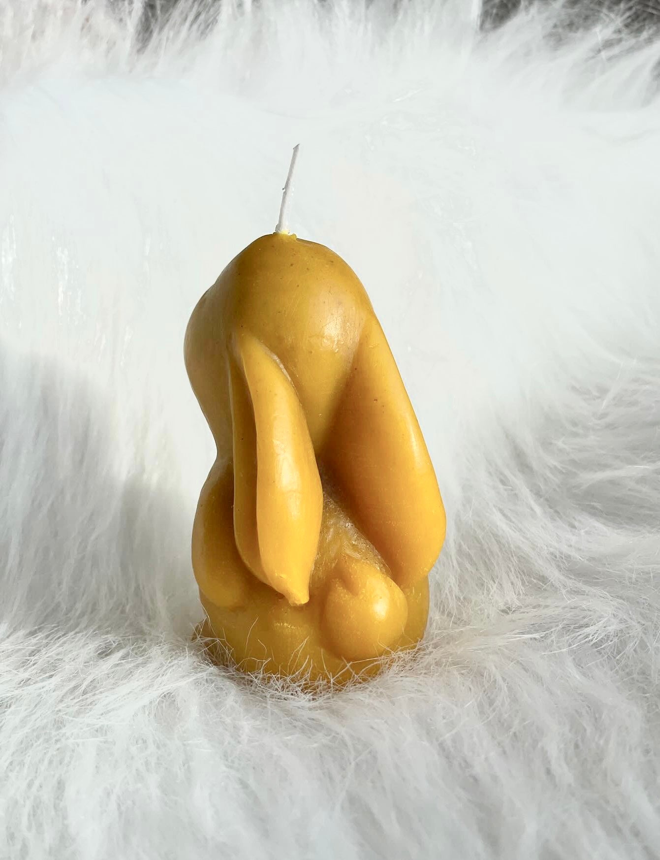 Bunny shaped natural beeswax candle - made in Quebec