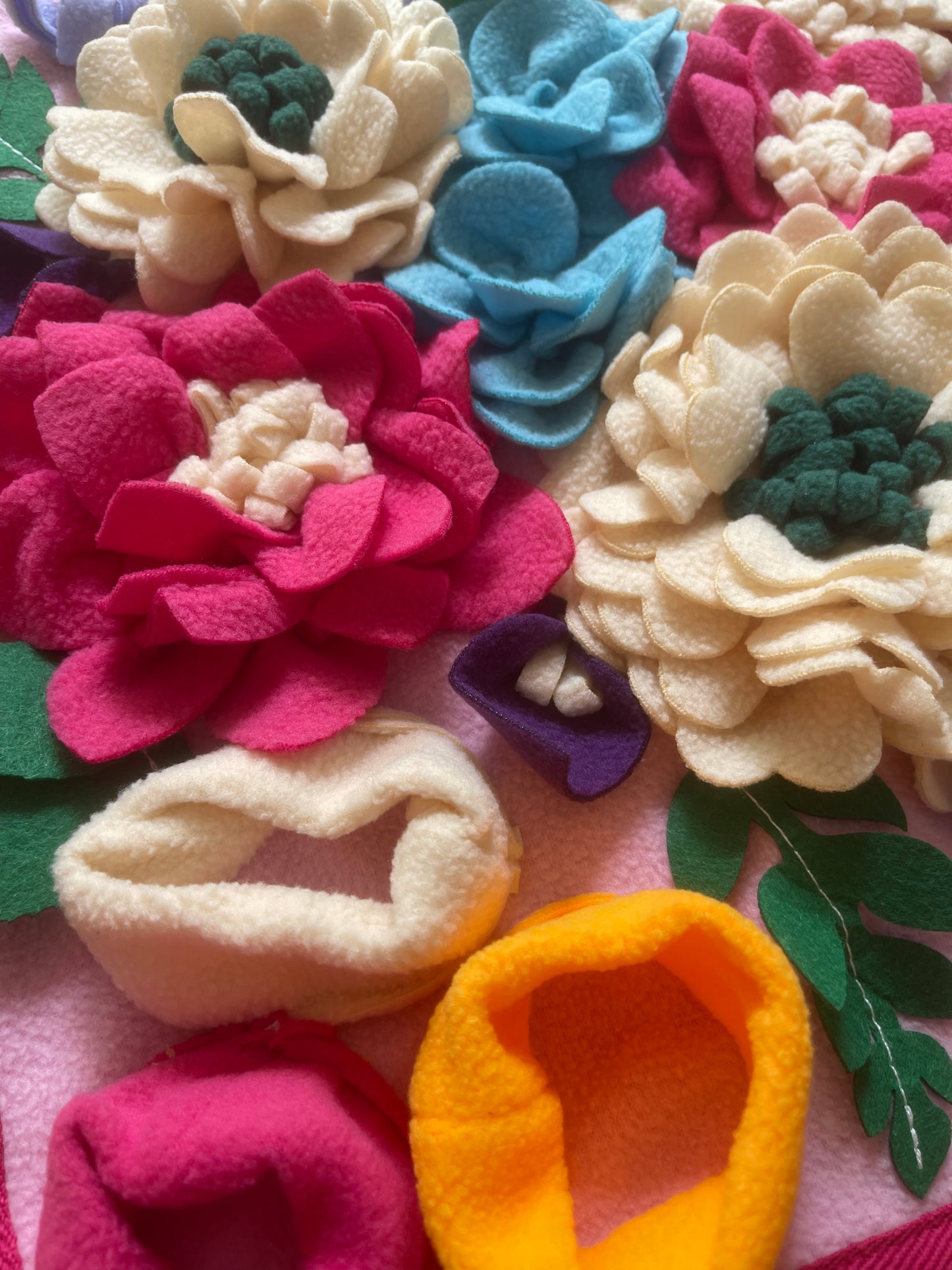 Tapis de fouille – Édition florale d’été fond rose
