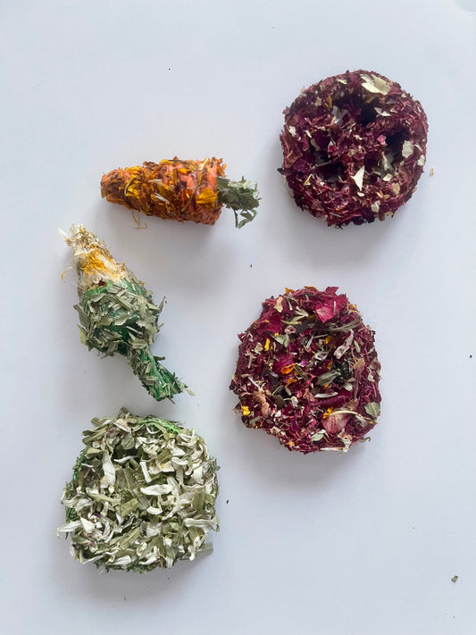 5 natural floral chew toys