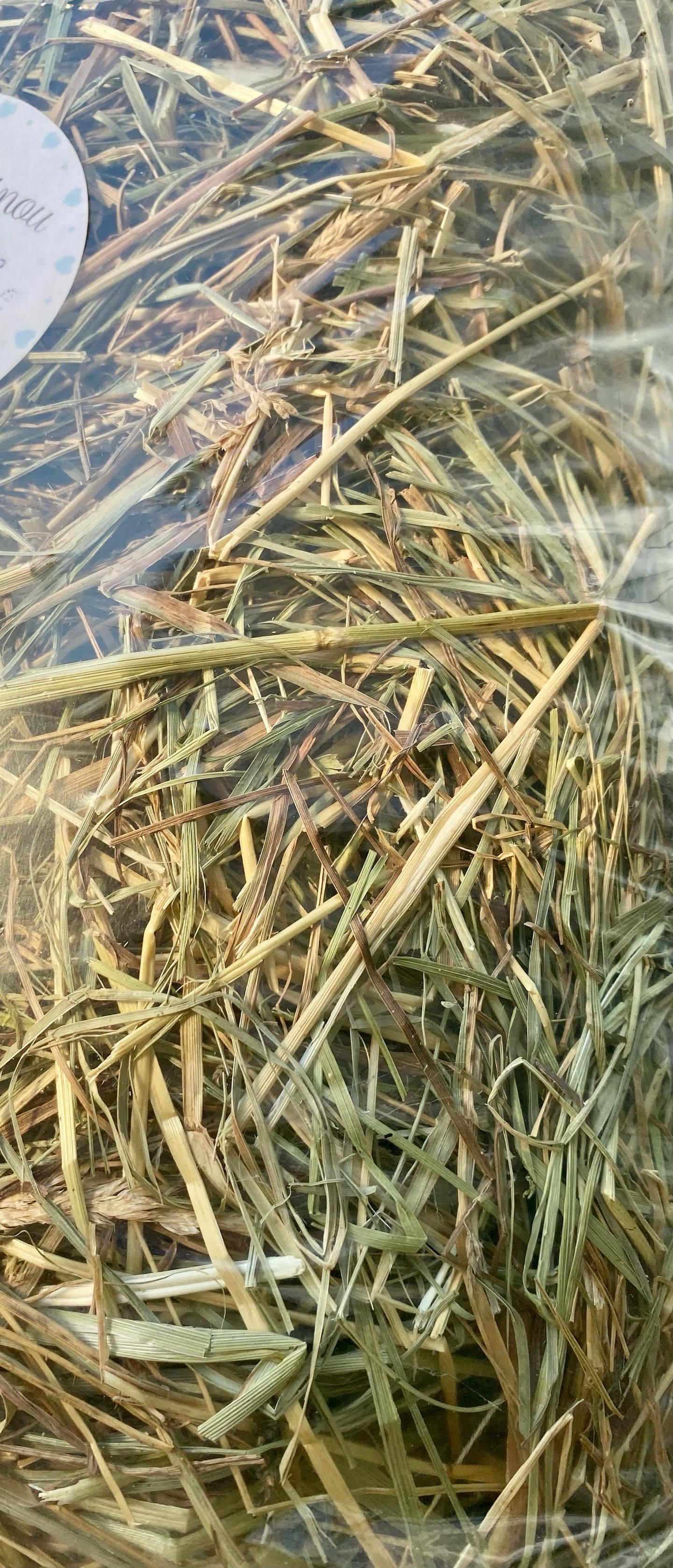 Organic and fresh hay. Very crunchy !