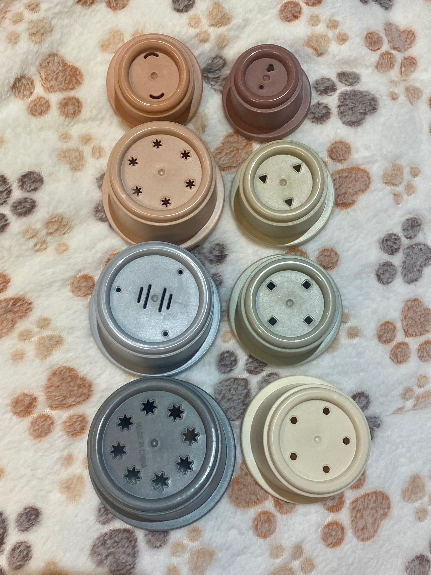 Stacking cups for bunny (8 pieces)