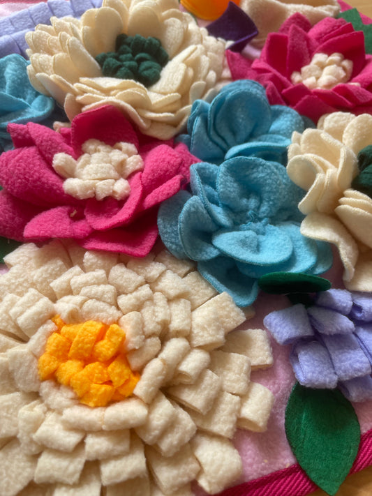 Tapis de fouille – Édition florale d’été fond rose